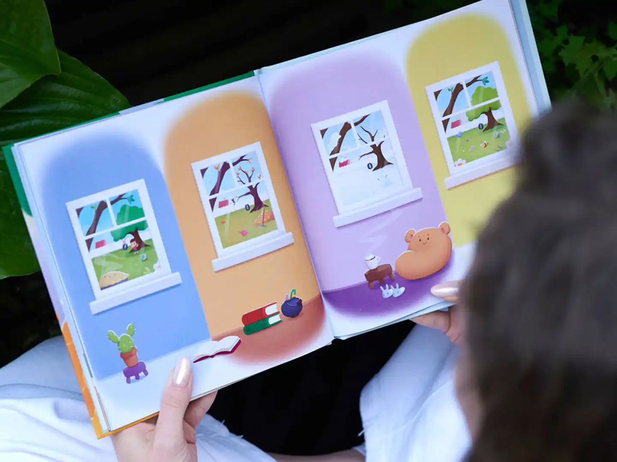 il tema delle stagione e utilizato per illustrare il messagio di questo libro personalizzato.
