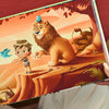 Bellissima illustrazione personalizzata del libro per il primo compleanno di Urrà Eroi che include il tuo bambino in 10 divertenti storie di compleanno con animali.