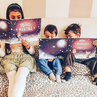 In questo meraviglioso libro di Natale personalizzato, immergete uno o due bambini nella magia delle feste.