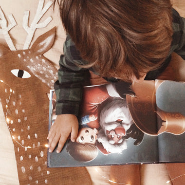In questo meraviglioso libro di Natale personalizzato, immergete uno o due bambini nella magia delle feste.