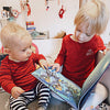 In questo meraviglioso libro di Natale personalizzato, immergete uno o due bambini nella magia delle feste.